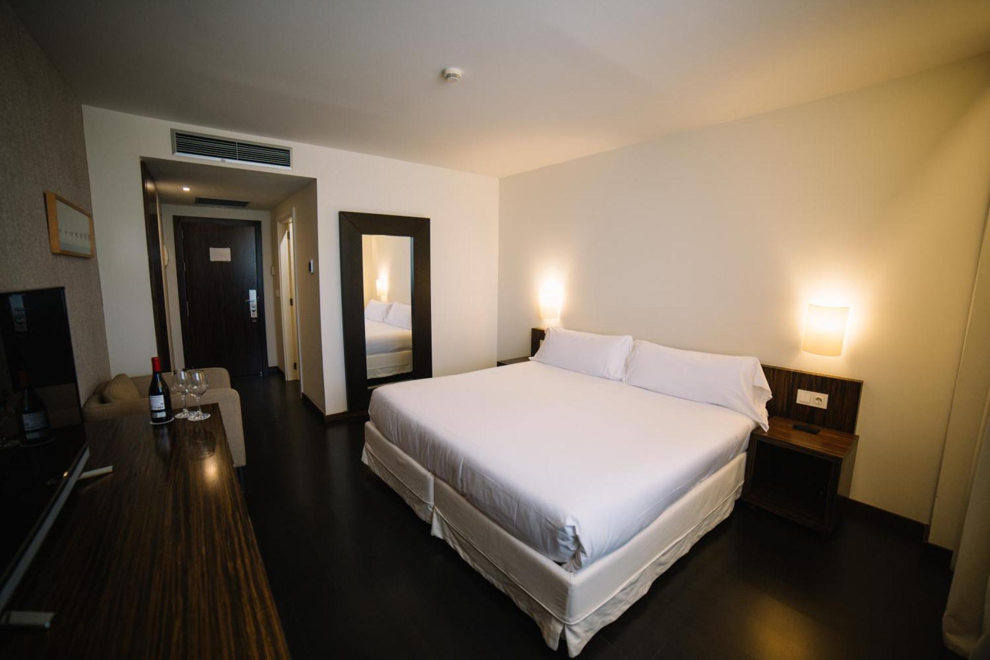 Large Double Room,1756408453:JPEG