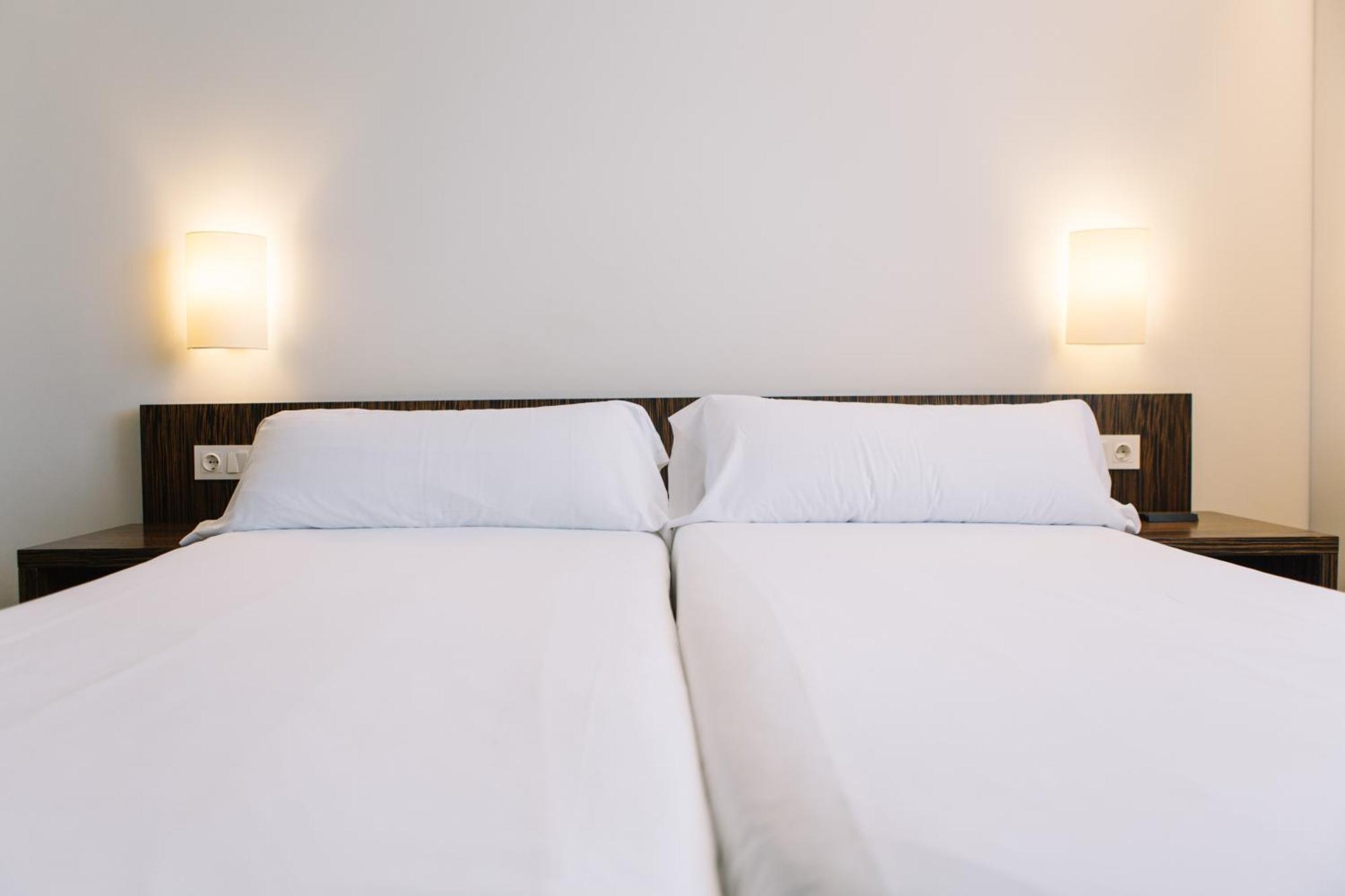 2 Single Beds,1756408469:JPEG